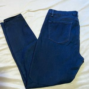 Dark wash mid rise skinny jeans